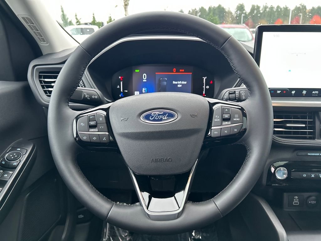 Used 2025 Ford Escape SE w/ Class II Trailer Tow Package image 19