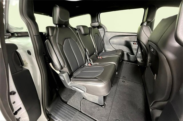 New 2026 Chrysler Pacifica Select image 10