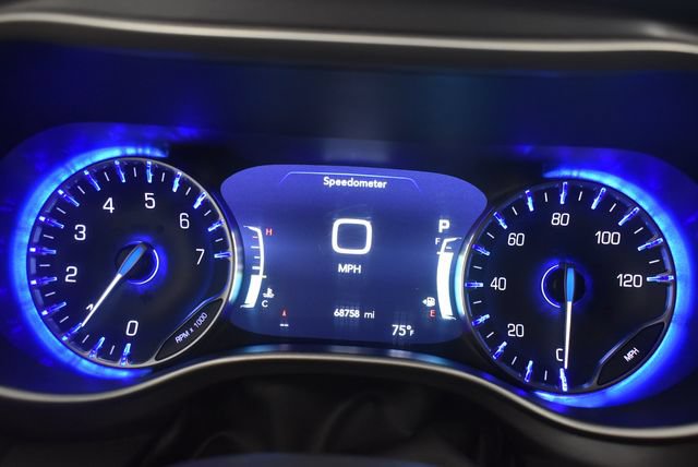 Used 2024 Chrysler Pacifica Touring-L FWD image 25