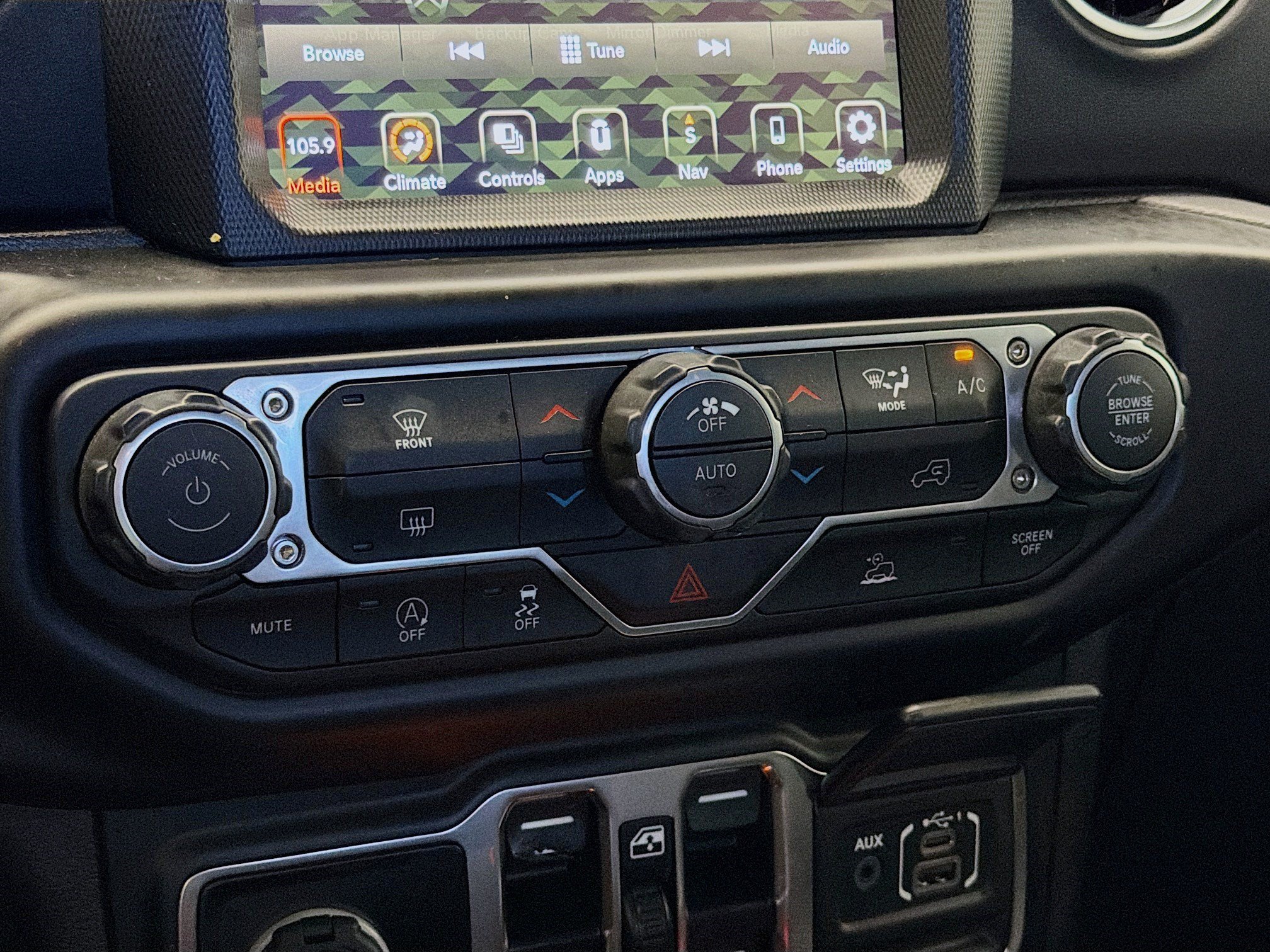 Used 2022 Jeep Gladiator Overland w/ Popular Equipment Package AWD/4WD image 10