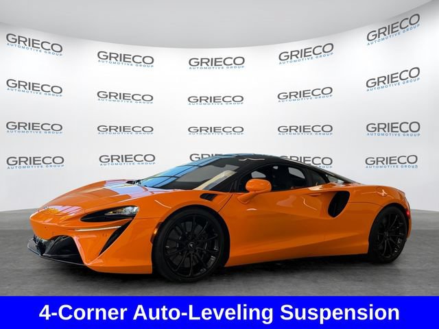 Used 2023 McLaren Artura RWD image 3