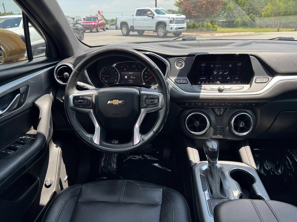 Used 2020 Chevrolet Blazer LT w/ Sound & Technology Package FWD image 14
