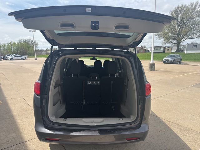 Used 2018 Chrysler Pacifica L image 9