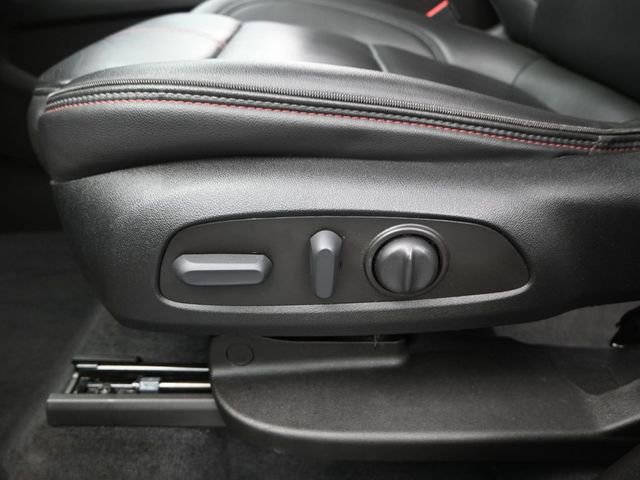 Used 2023 Chevrolet Traverse RS image 12