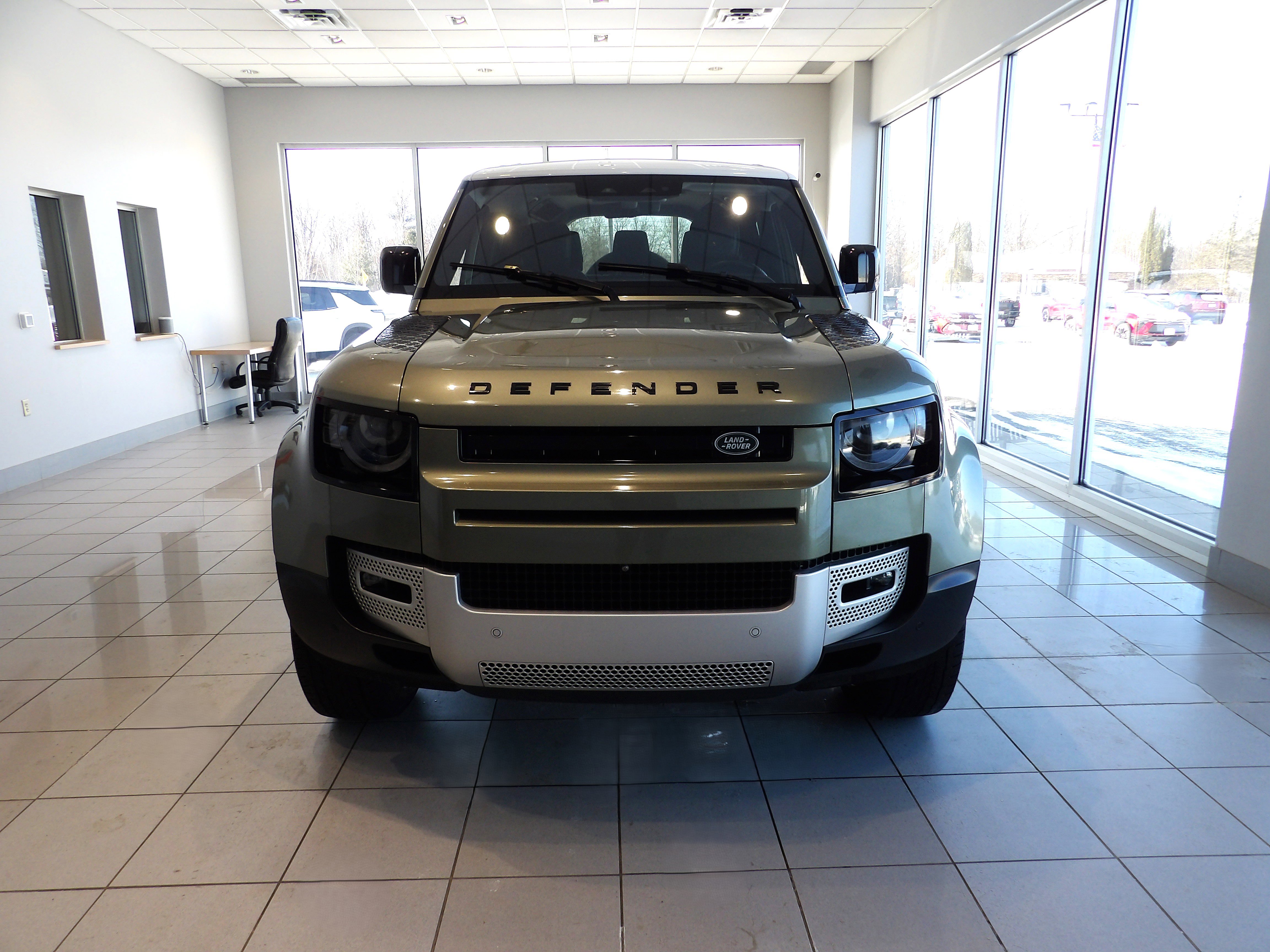 Used 2020 Land Rover Defender 110 HSE AWD/4WD image 3