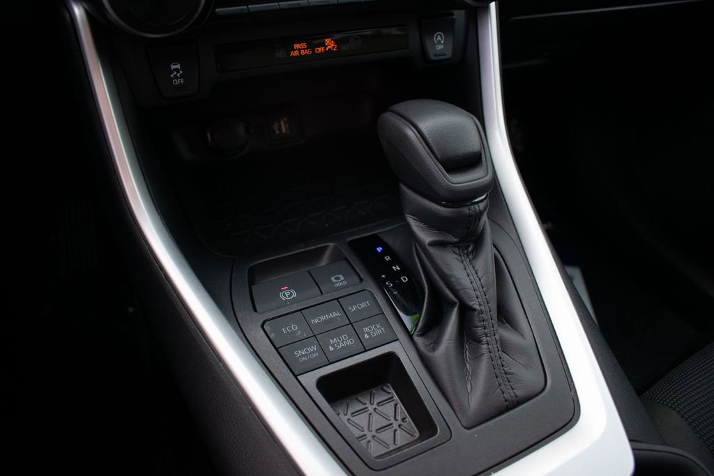 Used 2024 Toyota RAV4 LE image 21