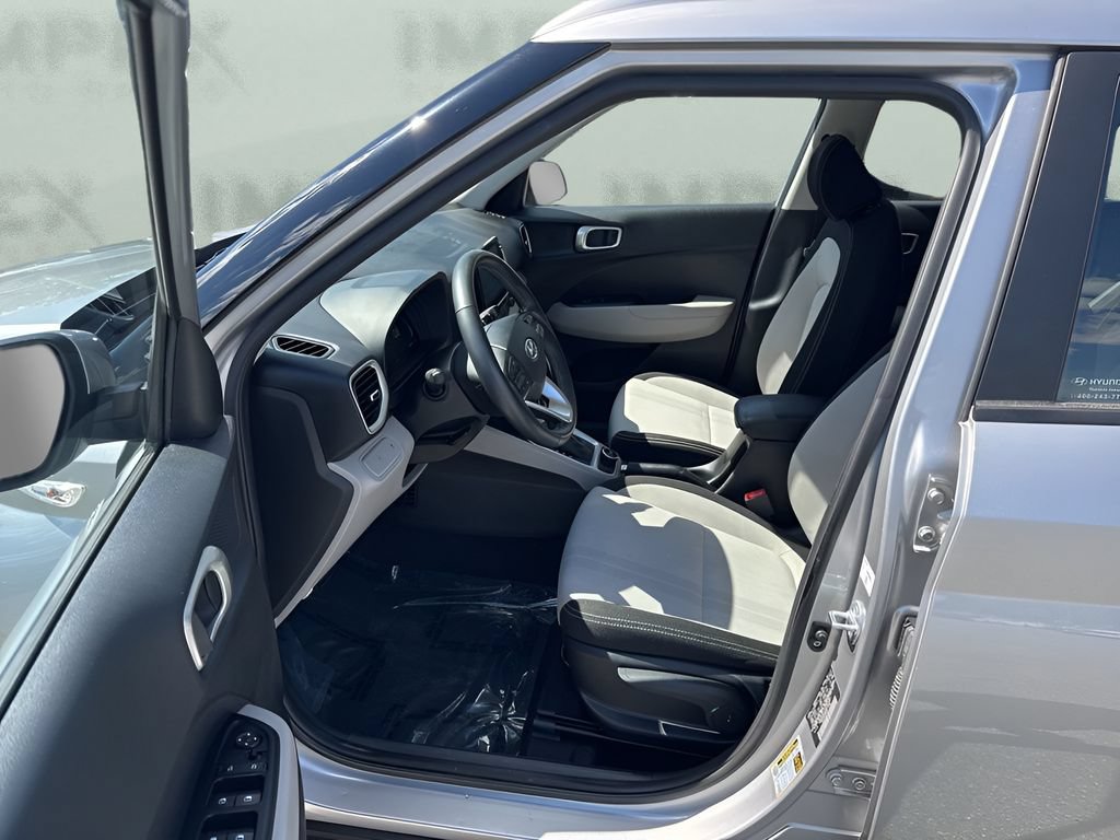 Used 2025 Hyundai Venue SEL FWD image 9