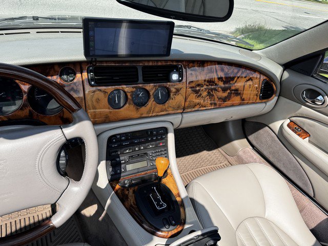 Used 1998 Jaguar XK8 Convertible image 21