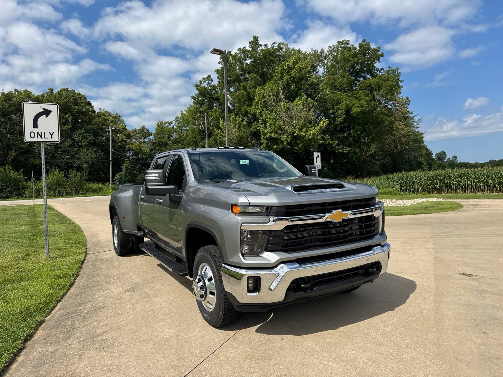 New 2026 Chevrolet Silverado 3500 LT w/ All Star Edition AWD/4WD image 3