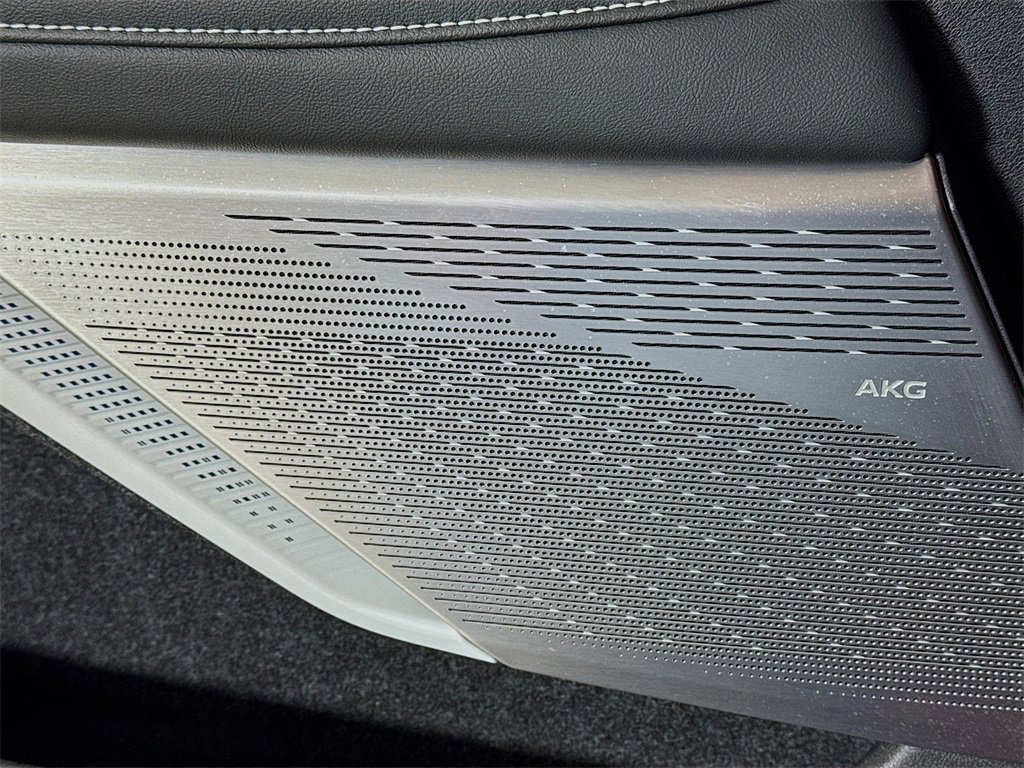 Certified 2025 Cadillac Optiq Luxury 2 image 17