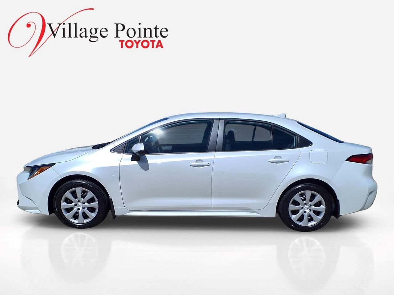 Used 2026 Toyota Corolla LE FWD image 2
