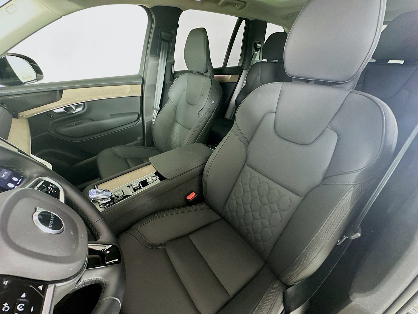 Used 2026 Volvo XC90 B6 Plus w/ Protection Package Premier AWD/4WD image 35