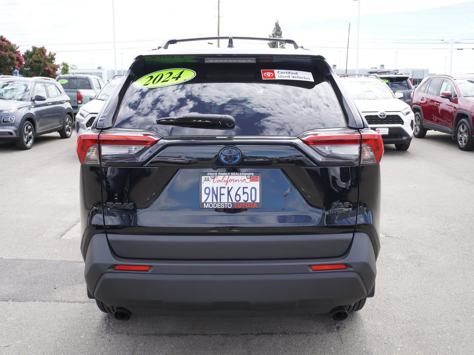 Used 2024 Toyota RAV4 XLE Premium w/ Weather Package AWD/4WD image 9