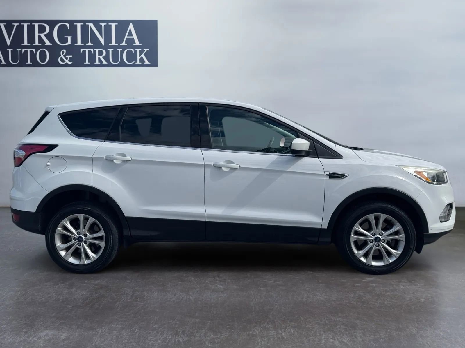 Used 2017 Ford Escape SE AWD/4WD image 4
