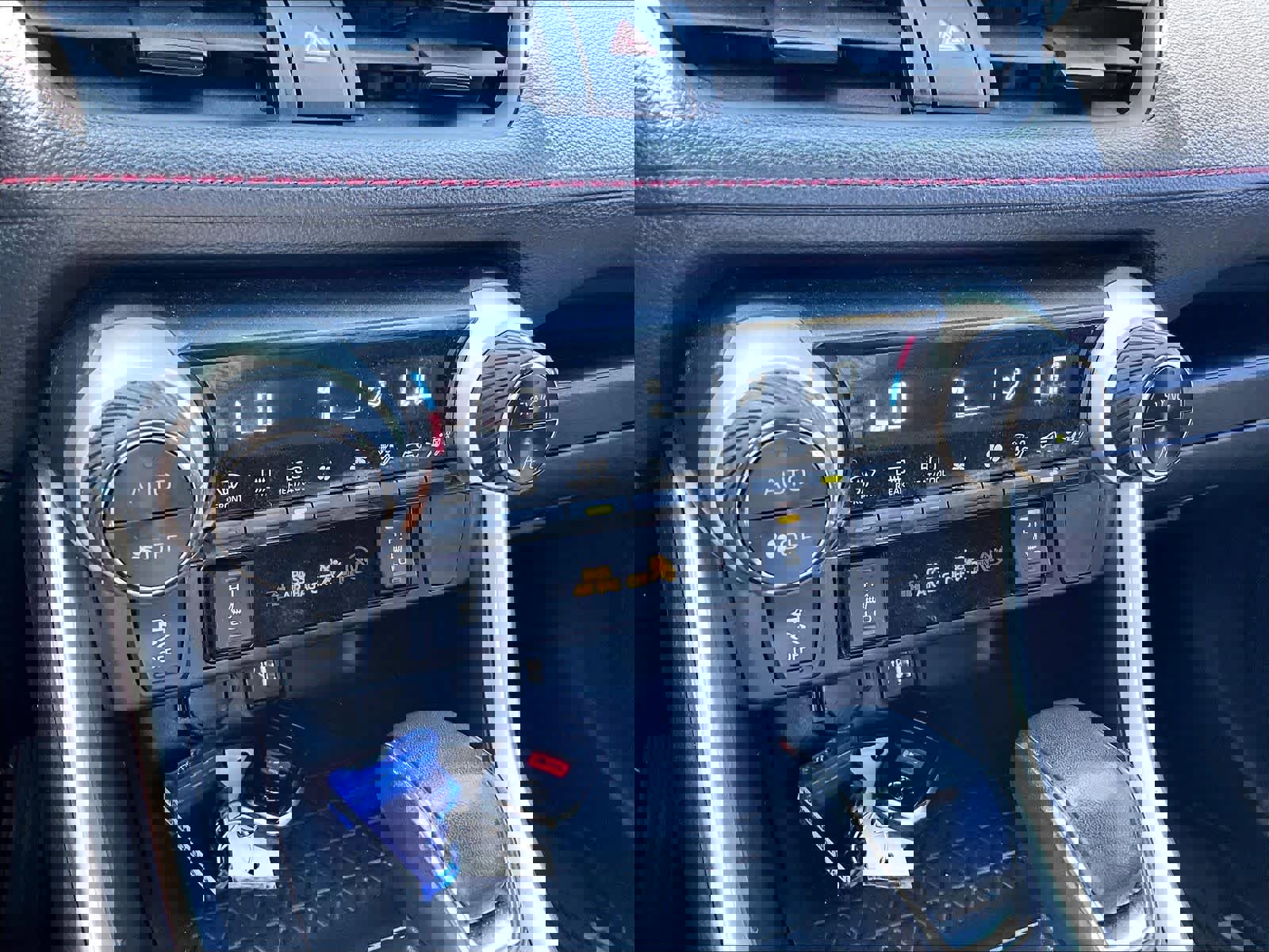 Used 2023 Toyota RAV4 SE w/ Weather & Moonroof Package image 26