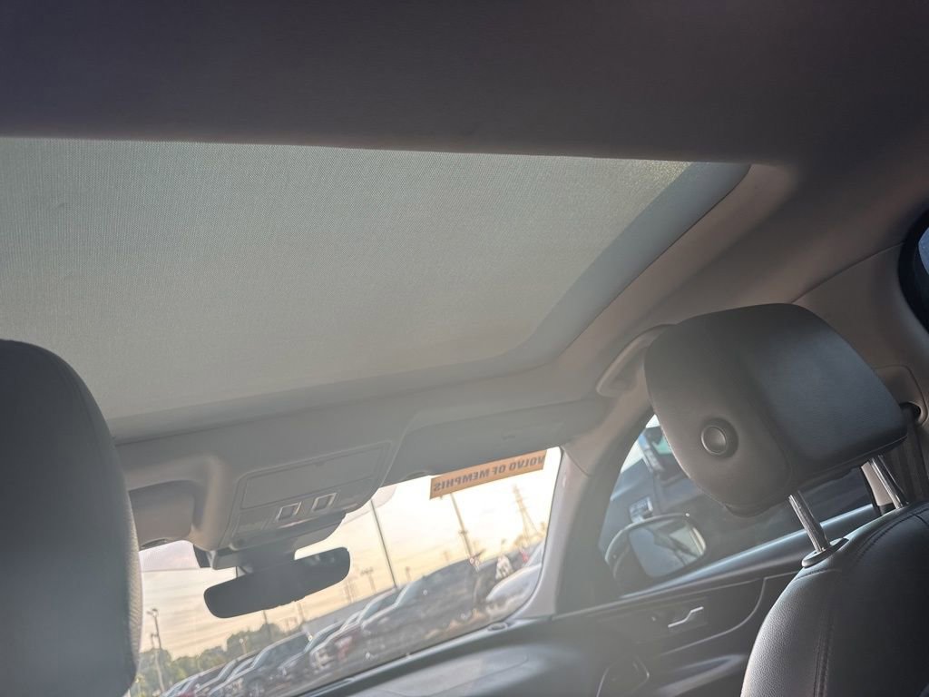 Used 2020 Jaguar XE S image 9