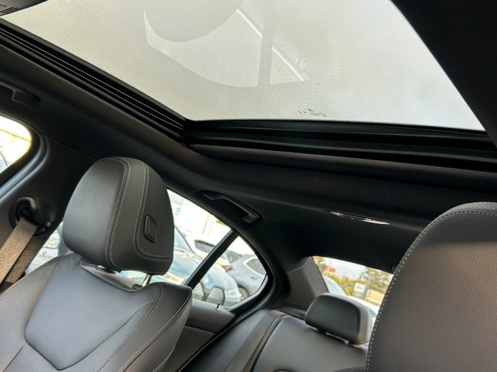 Used 2024 BMW 330i Sedan w/ Convenience Package RWD image 16