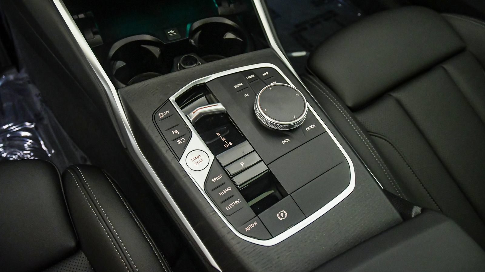 Used 2024 BMW 330e w/ Convenience Package RWD image 19