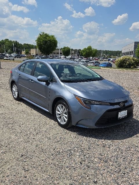 Used 2025 Toyota Corolla LE w/ LE Premium Package FWD image 7