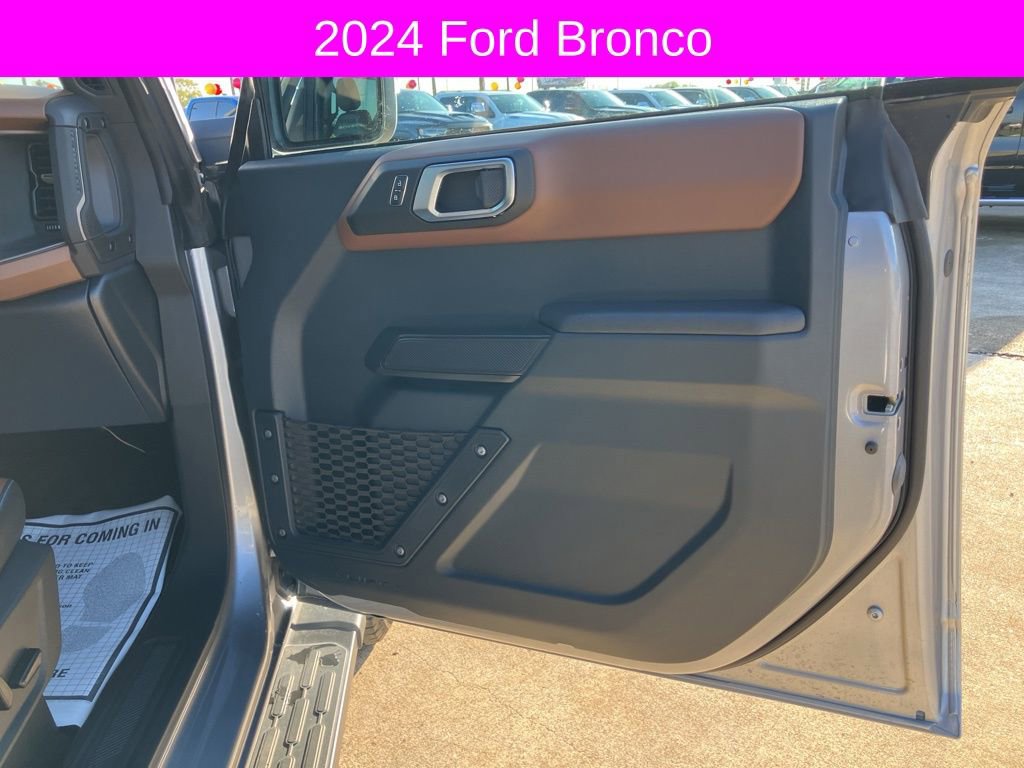 Used 2024 Ford Bronco Outer Banks image 12