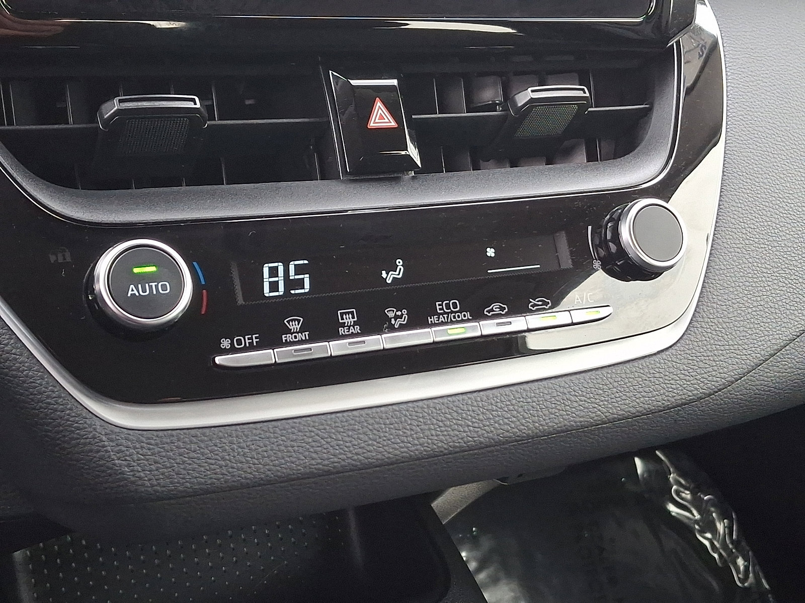 Used 2025 Toyota Corolla LE image 15