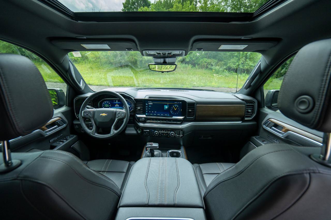 Used 2023 Chevrolet Silverado 1500 High Country w/ High Country Premium Package AWD/4WD image 15