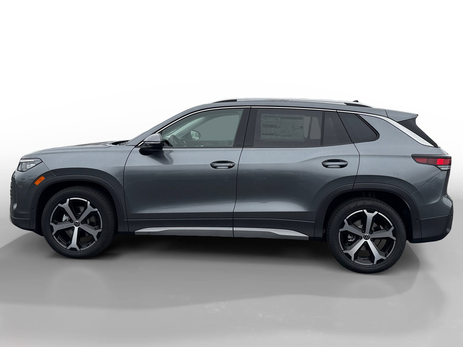 New 2026 Volkswagen Tiguan SE FWD image 2
