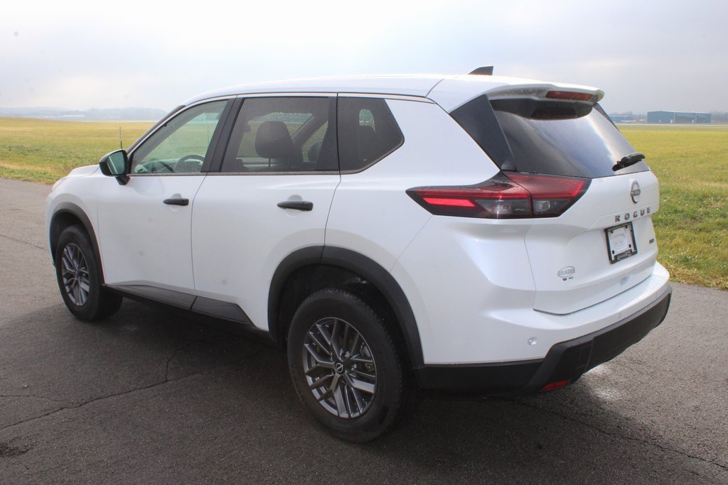 Used 2024 Nissan Rogue S image 5