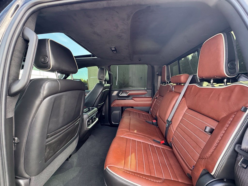 Used 2026 GMC Sierra 3500 Denali Ultimate w/ LPO, Black Badging Package AWD/4WD image 37