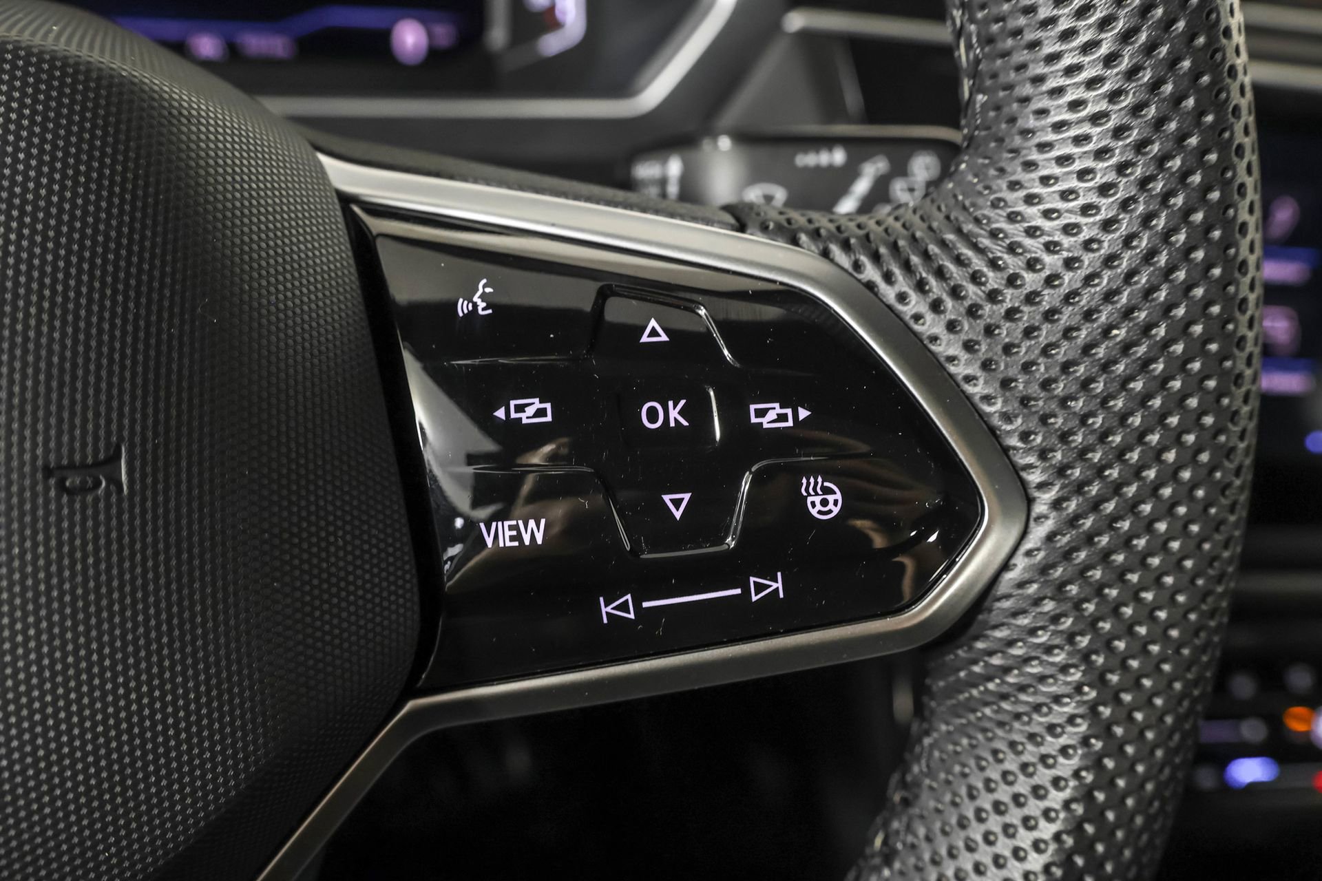 Used 2024 Volkswagen Tiguan SEL R-Line image 32