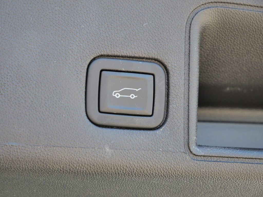 Used 2023 GMC Terrain SLT w/ Tech Package image 25