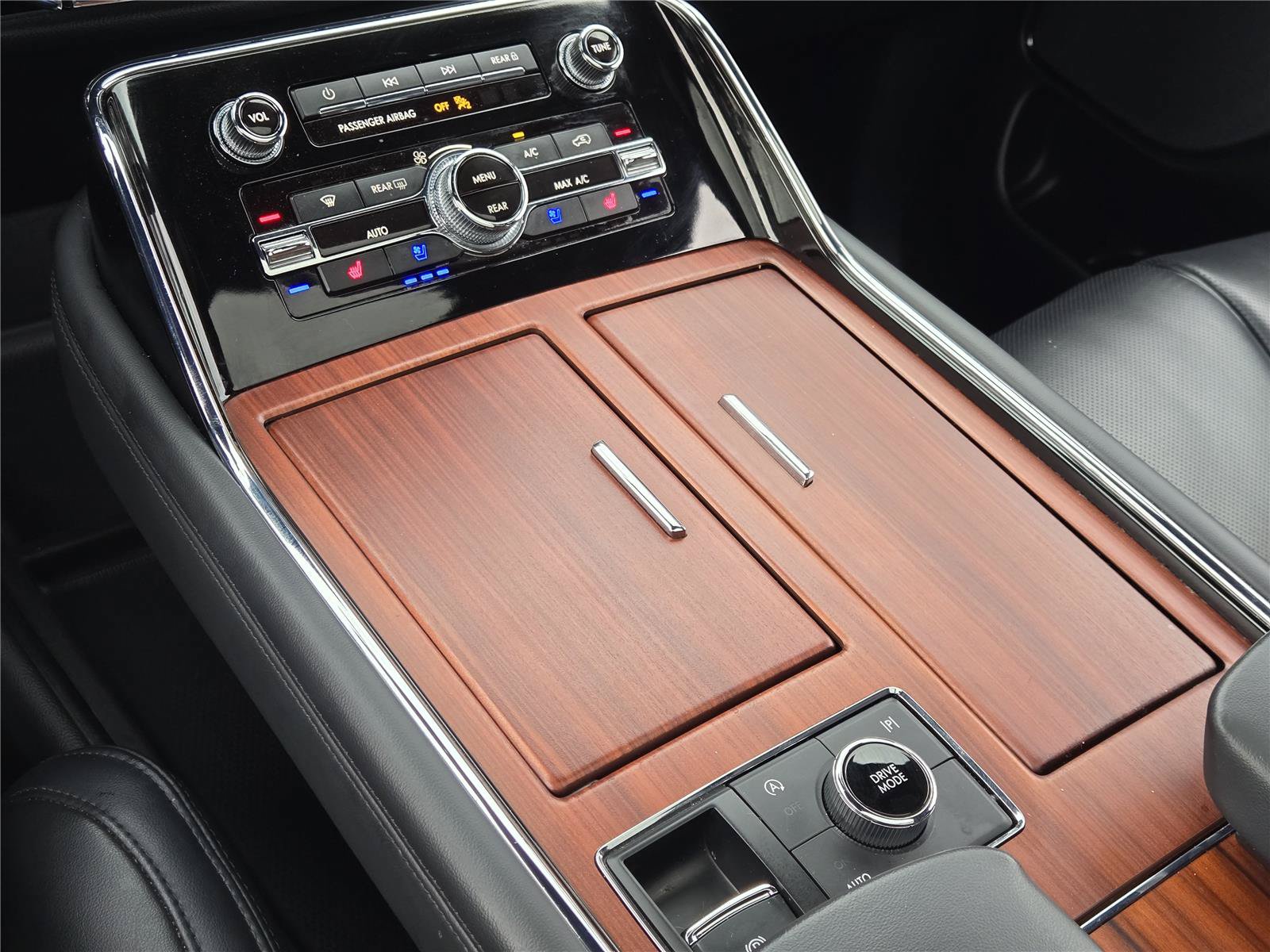 Used 2024 Lincoln Navigator Premiere AWD/4WD image 33