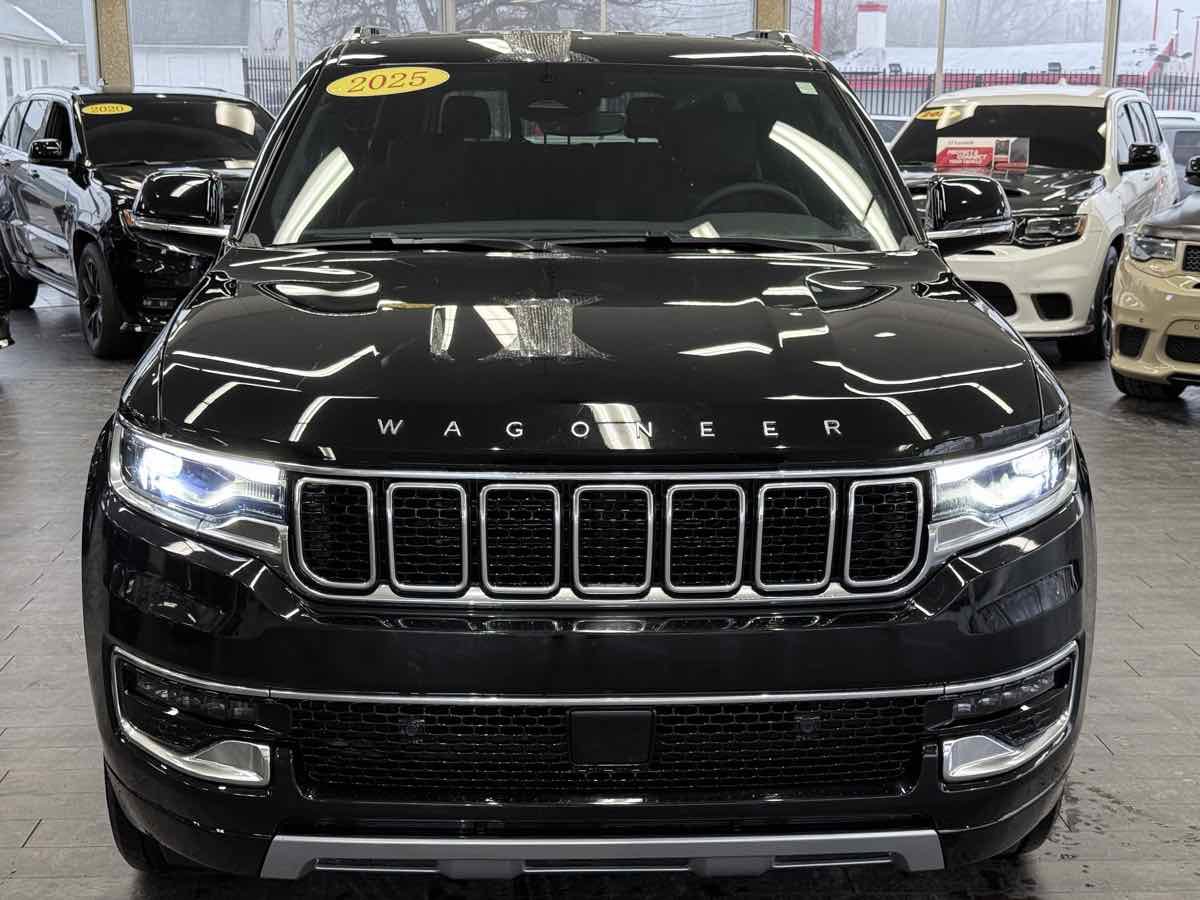 Used 2025 Jeep Wagoneer Series II image 3