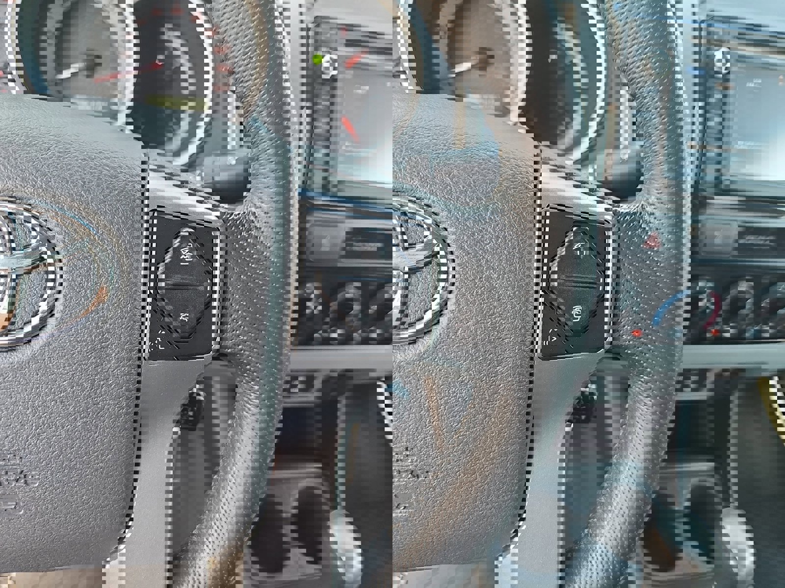 Used 2015 Toyota Tacoma PreRunner w/ SR5 Package RWD image 17