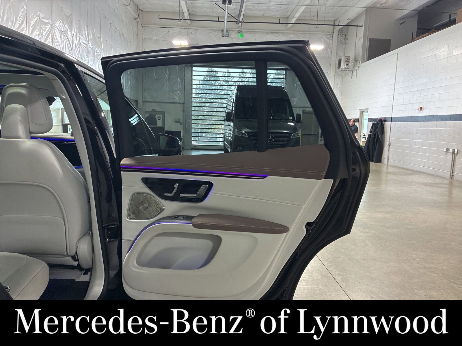 Used 2023 Mercedes-Benz EQS 580 4MATIC SUV image 25