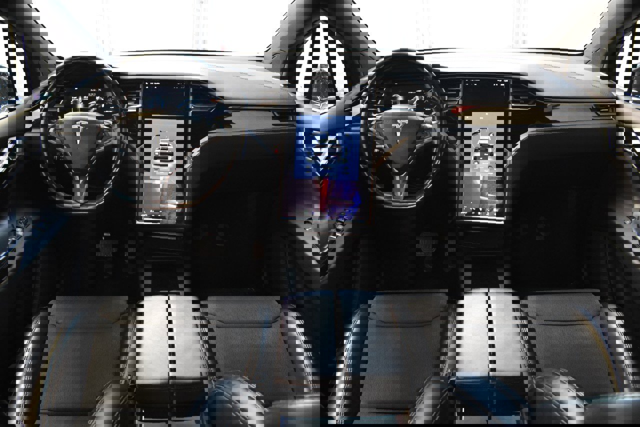 Used 2018 Tesla Model X 75D image 25