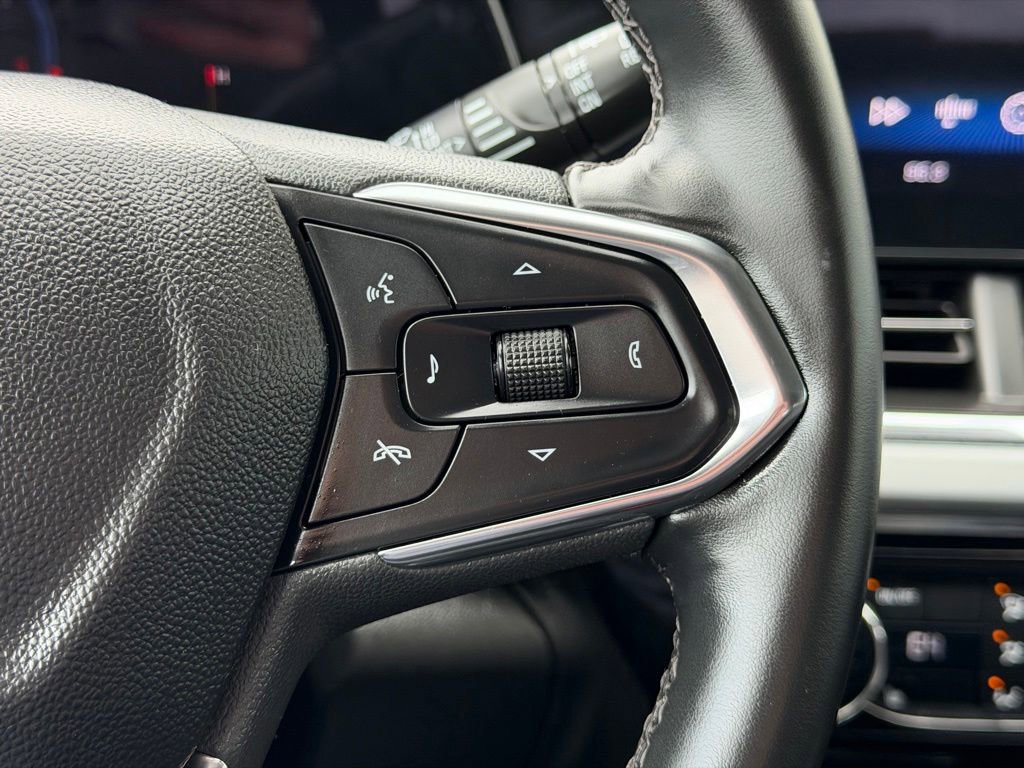 Used 2025 Chevrolet Trax LT w/ LT Convenience Package FWD image 19