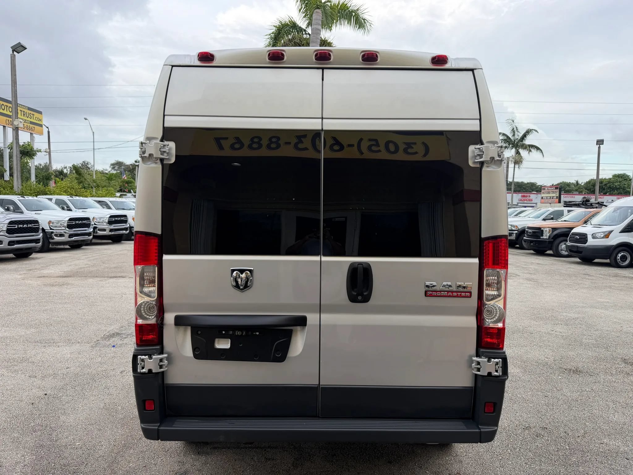 Used 2017 RAM ProMaster 2500 w/ Premium Appearance Group FWD image 8