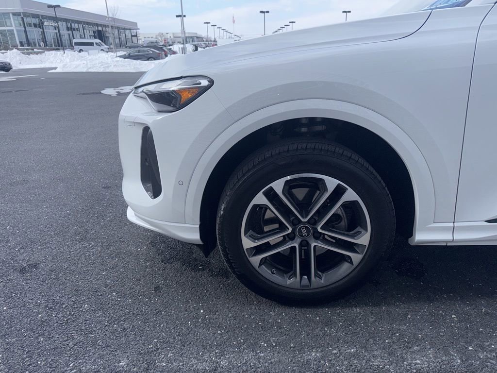 Used 2025 Audi Q5 Premium w/ Convenience Package image 27