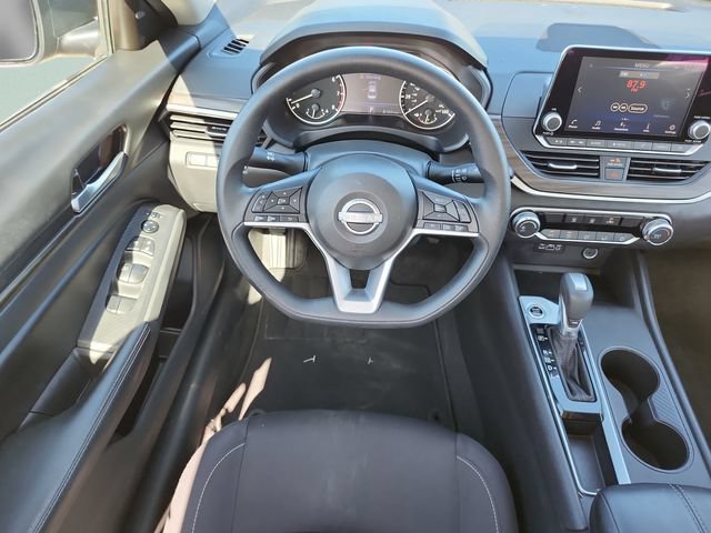 Used 2025 Nissan Altima 2.5 SV FWD image 15