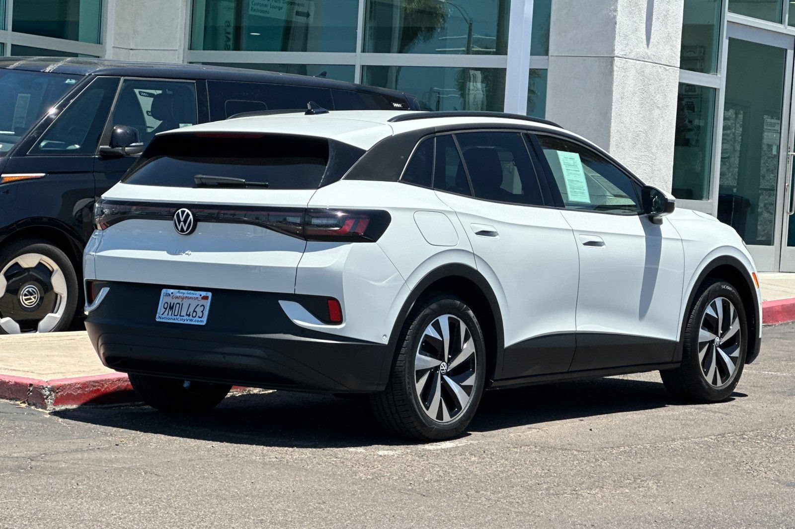 Used 2024 Volkswagen ID.4 2WD image 4