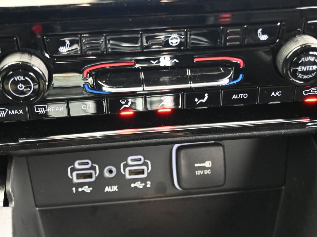 New 2025 Jeep Grand Cherokee Limited w/ Black Appearance Package image 27