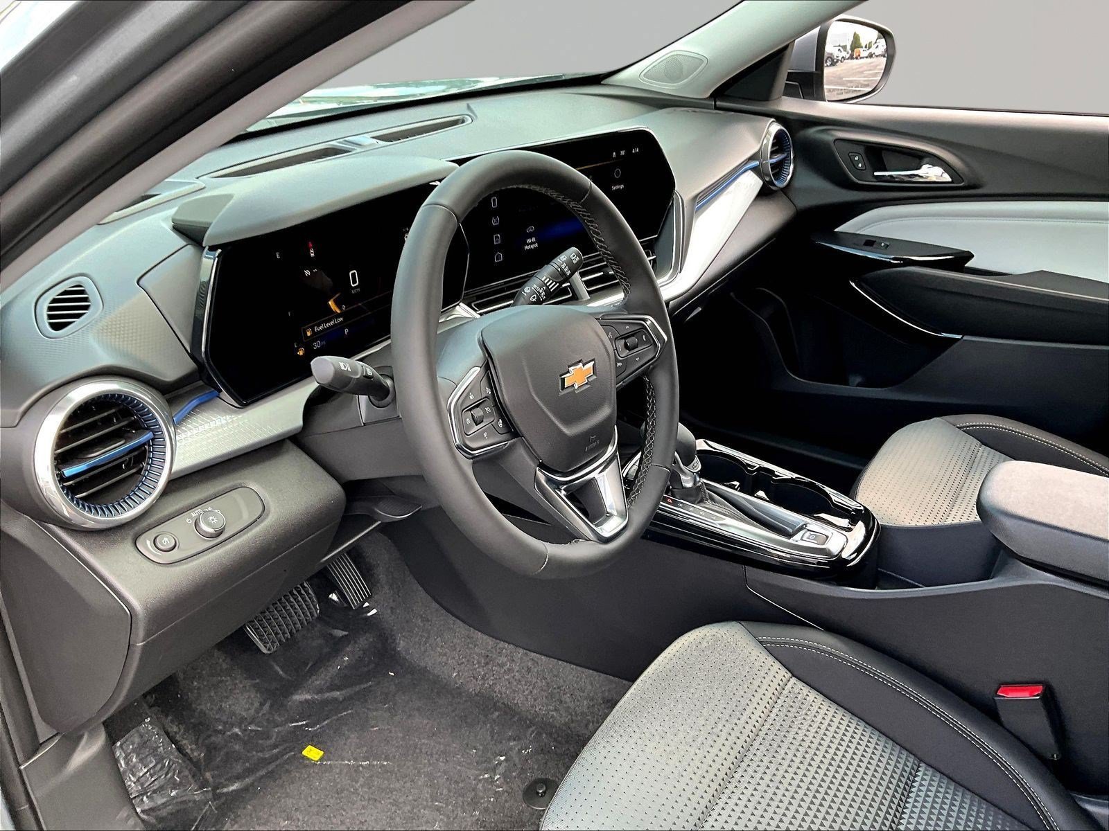 New 2026 Chevrolet Trax LT w/ Sunroof Package FWD image 16