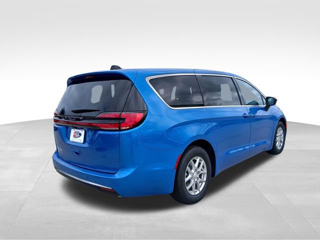 New 2027 Chrysler Pacifica Select FWD image 5