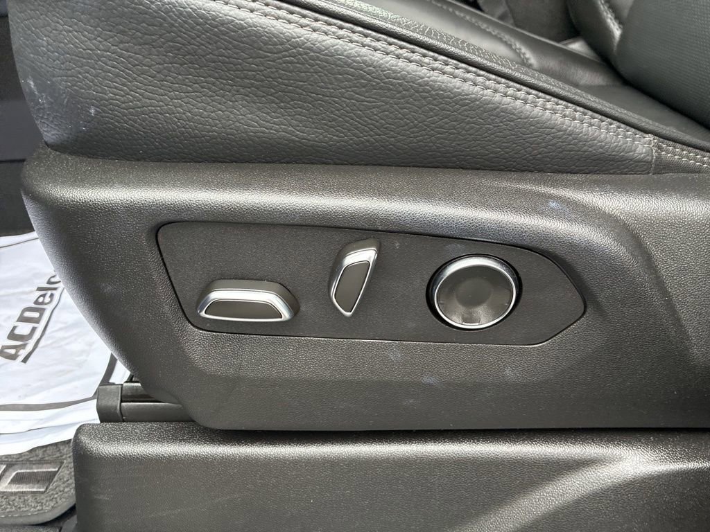 Used 2025 GMC Yukon Denali image 4