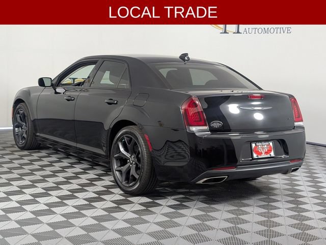 Used 2022 Chrysler 300 Touring w/ Sport Appearance Package RWD image 5