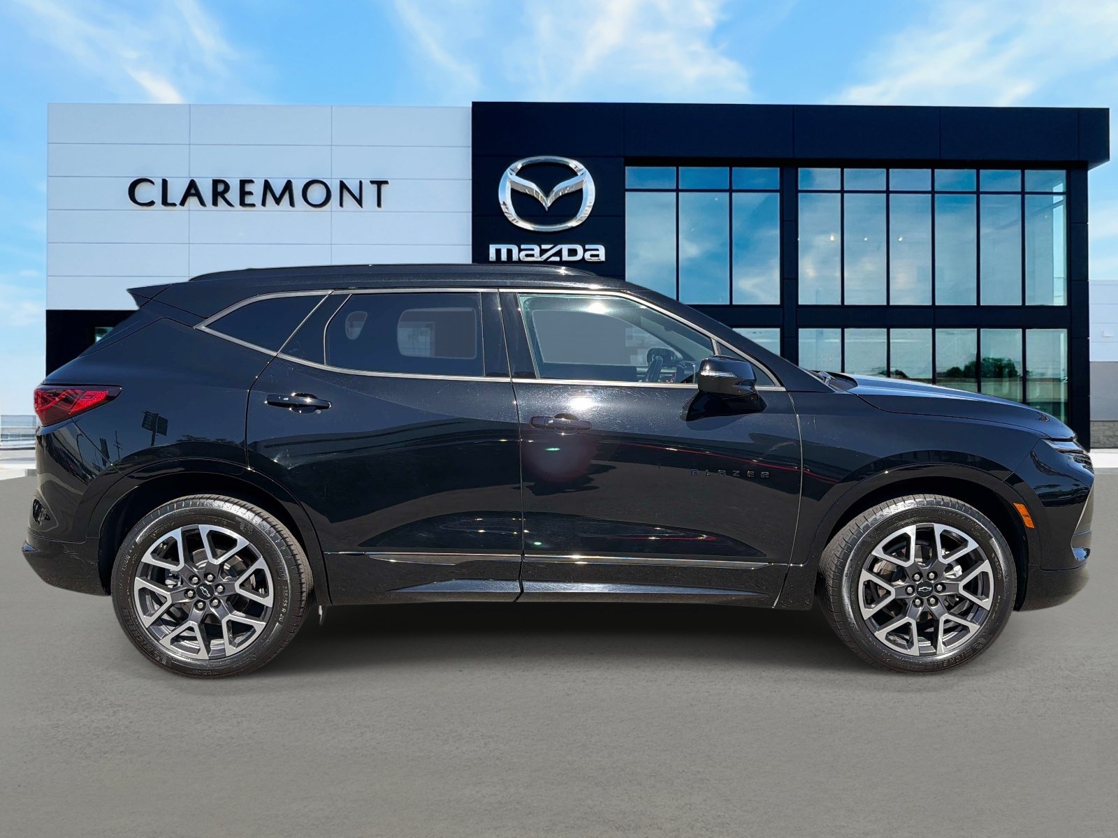 Used 2025 Chevrolet Blazer RS FWD image 4