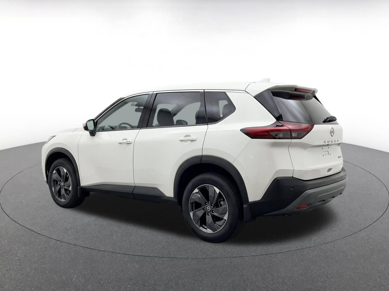 Used 2026 Nissan Rogue SV AWD/4WD image 5