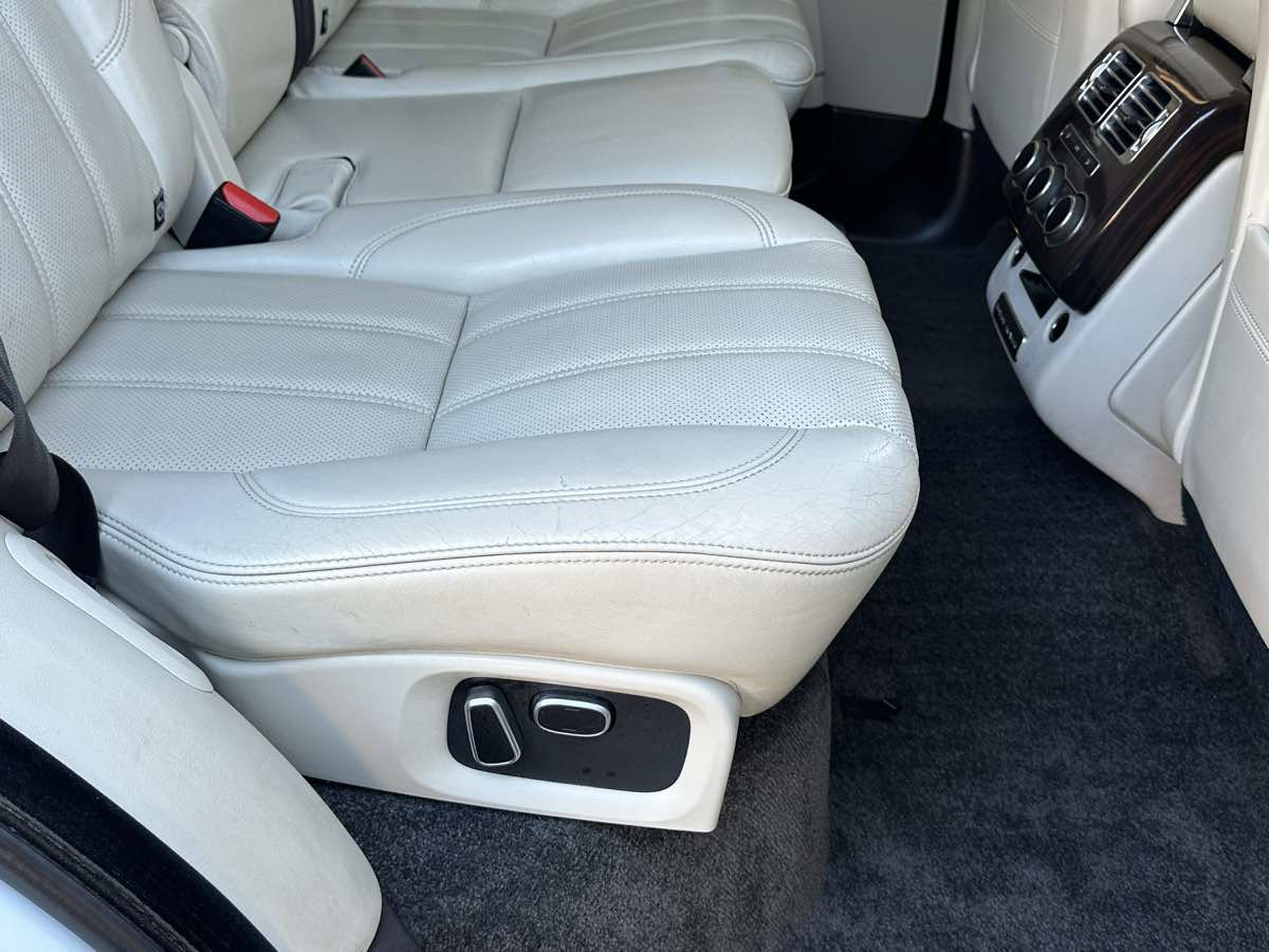 Used 2014 Land Rover Range Rover HSE image 16