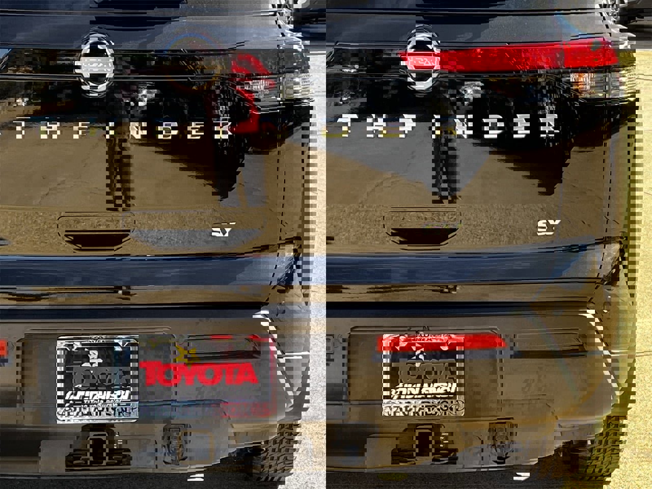 Used 2024 Nissan Pathfinder SV w/ SV Premium Package image 6